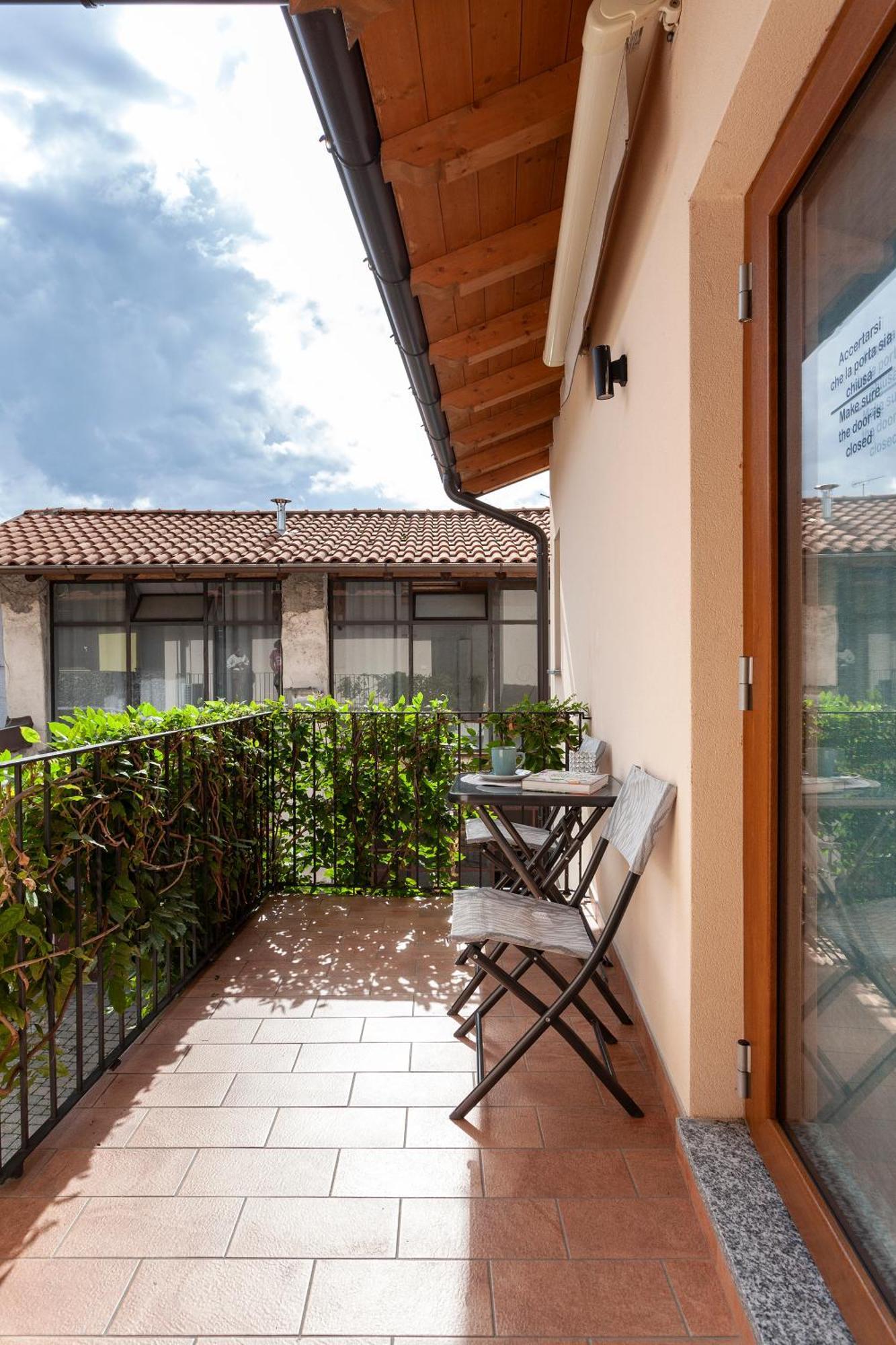 Veruskacamere Camera 1 Somma Lombardo Bagian luar foto