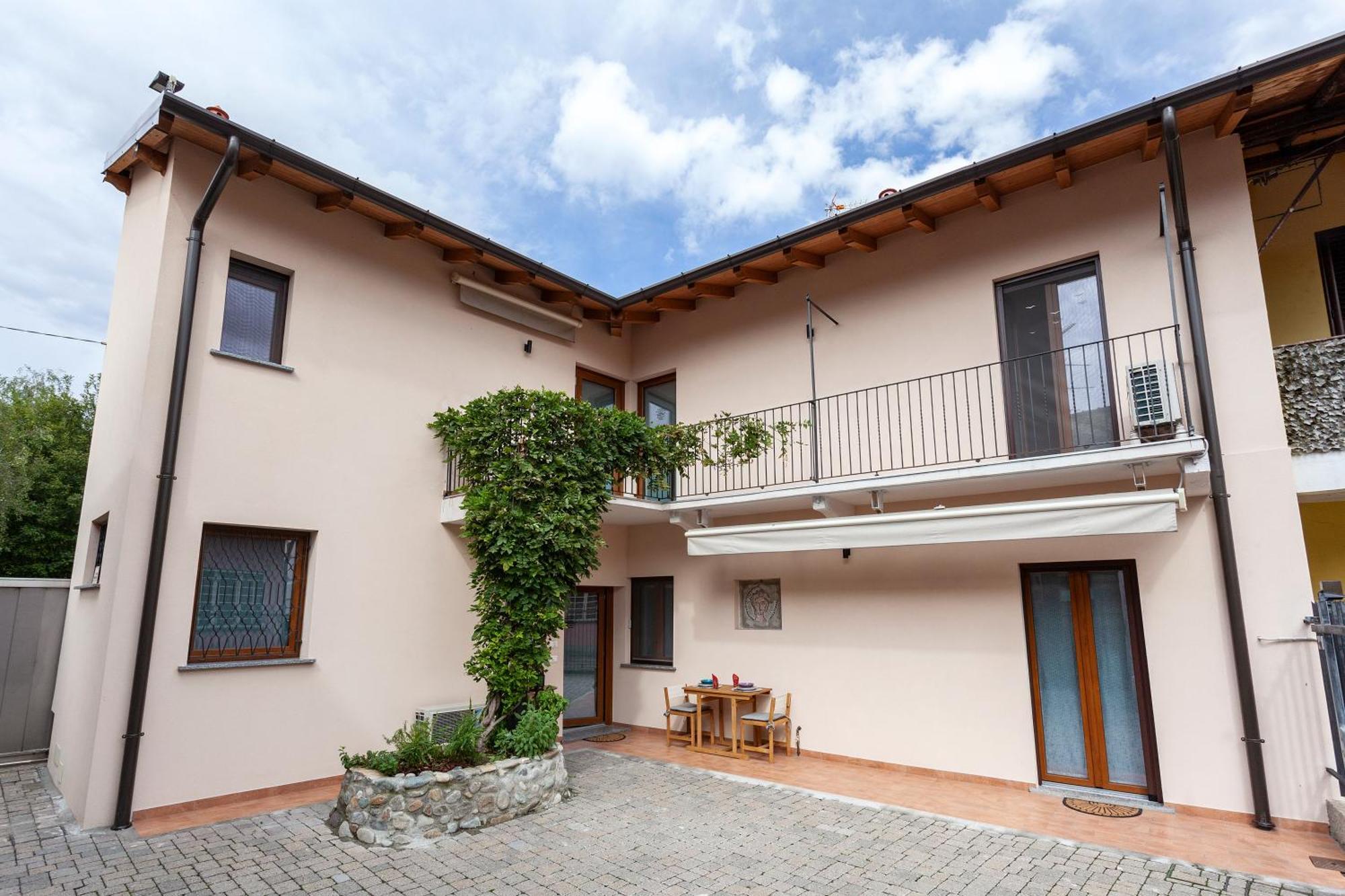Veruskacamere Camera 1 Somma Lombardo Bagian luar foto